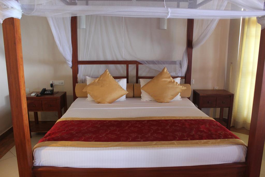 Warahena Beach Hotel เบนโตตา ภายนอก รูปภาพ