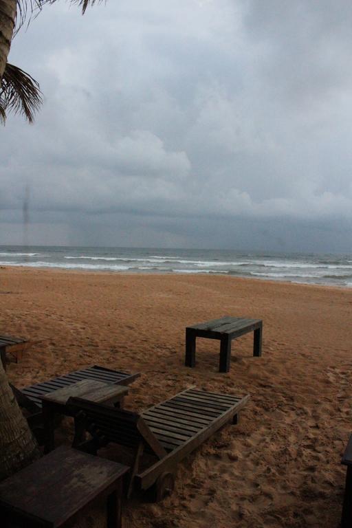 Warahena Beach Hotel เบนโตตา ภายนอก รูปภาพ