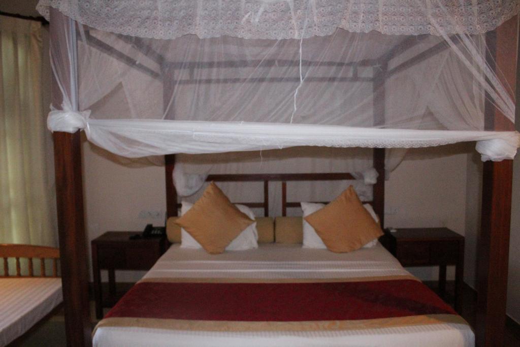 Warahena Beach Hotel เบนโตตา ภายนอก รูปภาพ