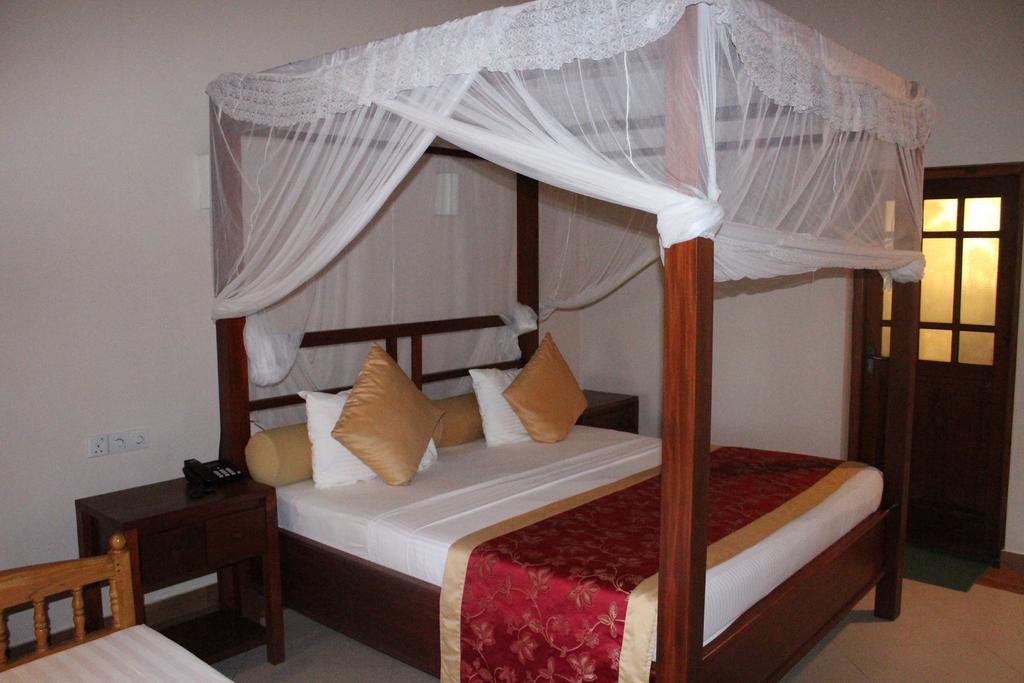 Warahena Beach Hotel เบนโตตา ภายนอก รูปภาพ
