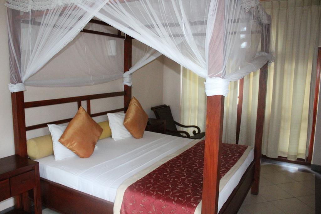 Warahena Beach Hotel เบนโตตา ภายนอก รูปภาพ