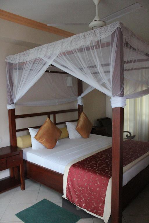 Warahena Beach Hotel เบนโตตา ภายนอก รูปภาพ